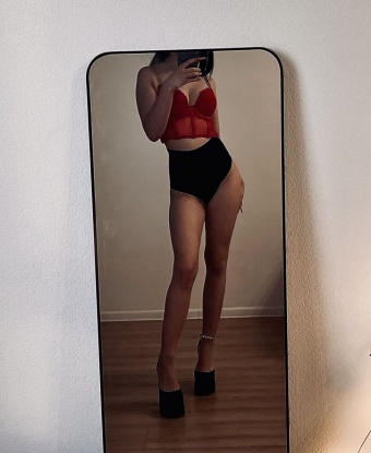 👄💋 Я готова рассказать тебе о своих услугах и возможностях. Раскрою тебе мир наслаждения и страсти, чтобы ты чувствовался прекрасно со мной. 💥✨ У меня есть отличные отзывы от предыдущих клиентов, которые говорят о моей профессиональности и умении удовлетворить.
Я предлагаю широкий спектр услуг, которые включают в себя эротический массаж, классический секс и многое другое. 💆♂️💦 Мои фото подтверждают мою привлекательность и сексуальность. Я гарантирую, что ты не останешься разочарован после встречи со мной. 📸🔥
Если ты ищешь интимные приключения и необычные эмоции, я здесь, чтобы их исполнить. Обещаю, ты не пожалеешь об этом знакомстве. 🌟😉 Сделай шаг к наслаждению и позвони мне прямо сейчас. Жду тебя в Москве! 🌃🌆 Надежда
