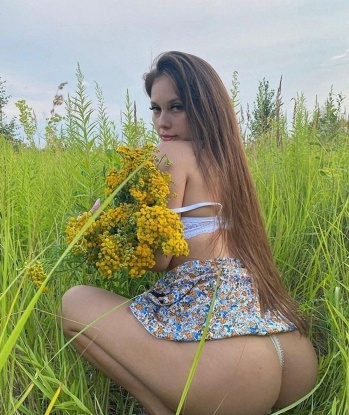 Умею быть креативной и удовлетворить все твои желания. 💋 У меня широкий спектр услуг, которые оставят тебя в полном восторге. ⭐ Я мастерица в эротическом массаже, доставлю тебе нереальное удовольствие. 🌟 Прекрасно знаю, как создать атмосферу расслабления и раскрыть все твои сексуальные фантазии. 💫 Отзывы моих постоянных клиентов говорят обо всем - ты точно не пожалеешь о проведенном со мной времени. 🌸 Живу в Москве и могу приехать к тебе или встретиться на своей территории. Фото реальные, без ретуши. ⚡ Не упустите возможность окунуться в мир наслаждения со мной. Жду тебя! 😘 Сусанна